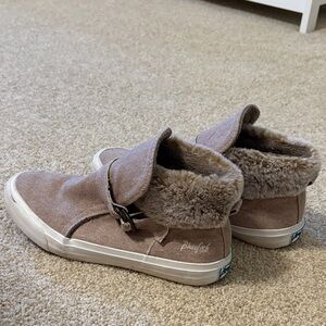 Blowfish Malibu rose colored  Fur-Lined Casual Sneakers with buckles. Size 8